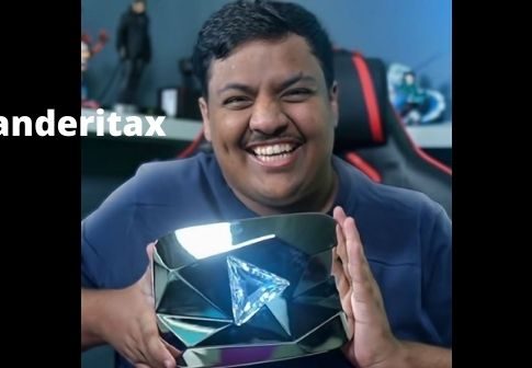 banderitax proudly showing his diamond play button to his audience