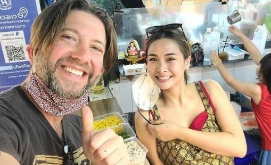 Jason Rupp with jenlalisa thai vlogger making video together in the street of bangkok
